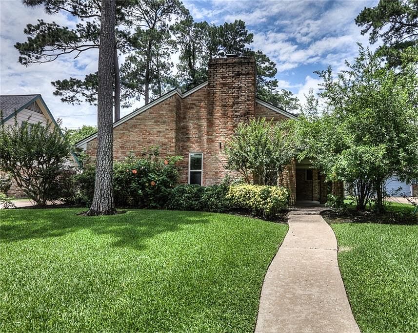 1st image of 15007 Oak Bluff Ct