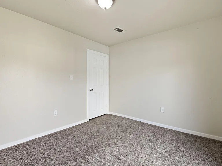 303 Gans St #B — Photo 16