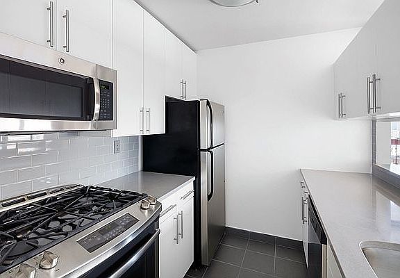 3rd image of 260 W 52nd St APT 8D