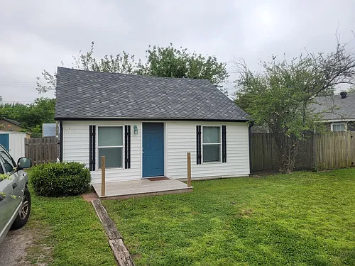 210 E Mosier St Photo 1