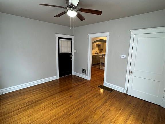 2nd image of 4048 Giles Ave