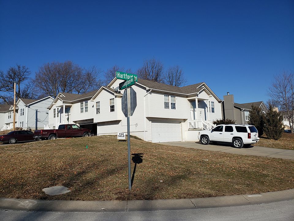 Very spacious corner lot with private deck for each side rear