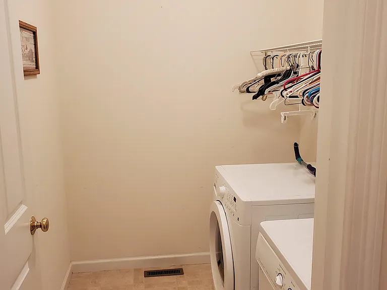 255 Rolling Hill Rd — Photo 10