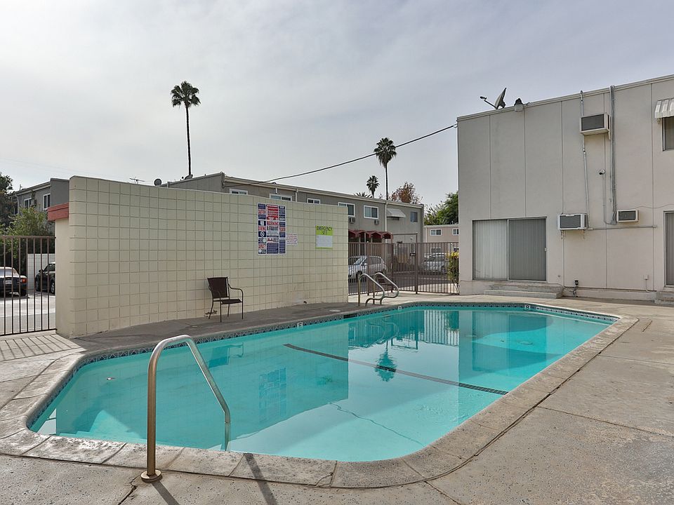 1st image of 7135 N Coldwater Canyon Ave #9