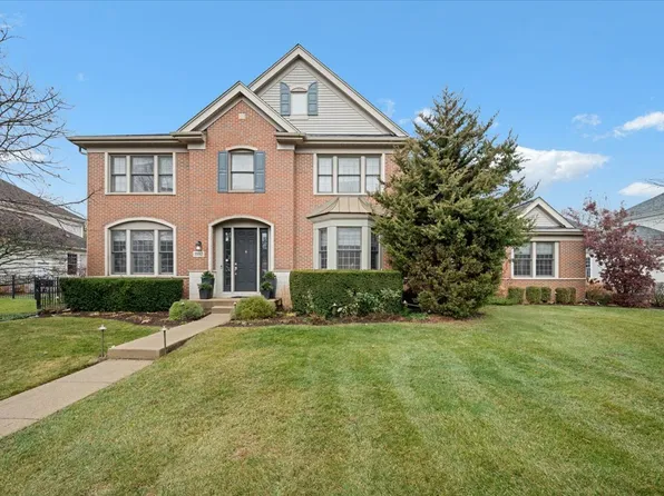 1592 Primrose Ln, Glenview, IL 60026