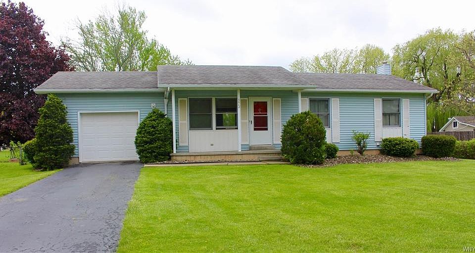 1st image of 373 Laurie Ln