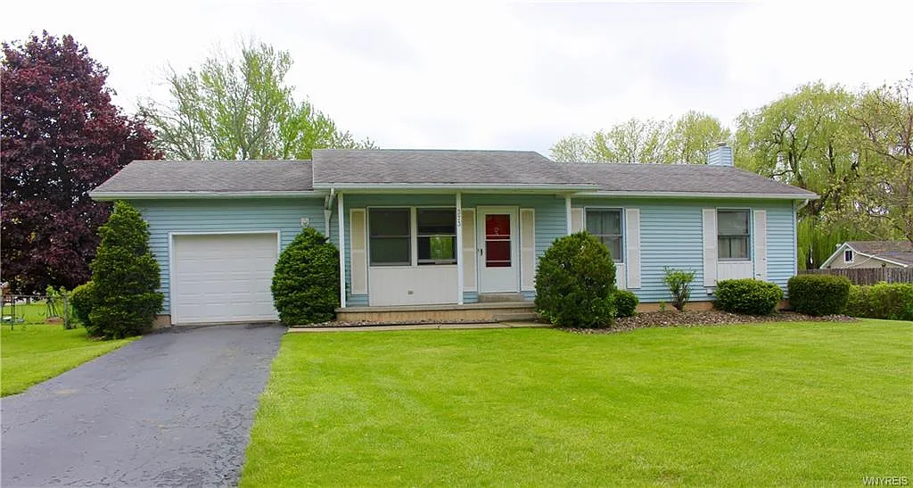 373 Laurie Ln photo 1
