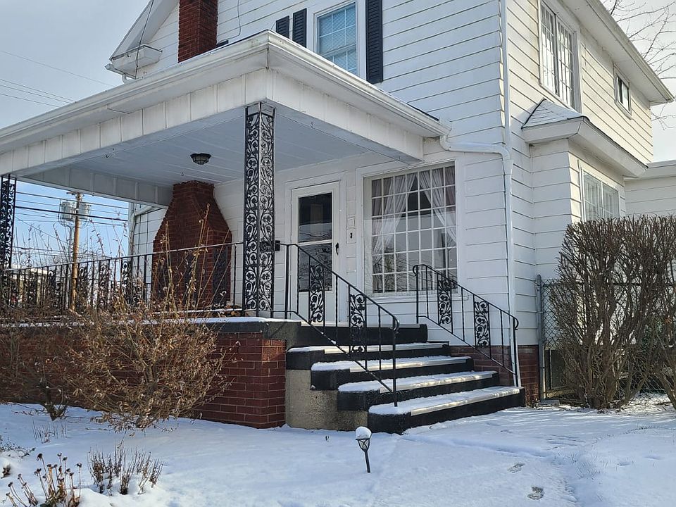 1st image of 746 Portage Trl