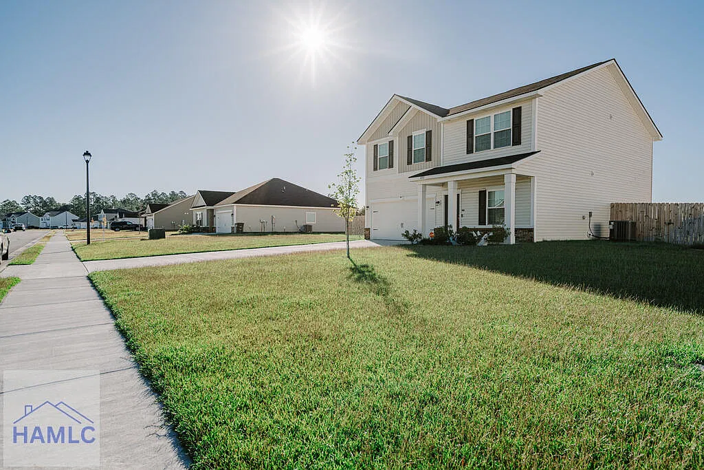 5 bed, 3.0 bath, 2256 sqft, $2,450 — Photo 3