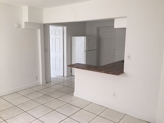 3rd image of 5821 Taft St