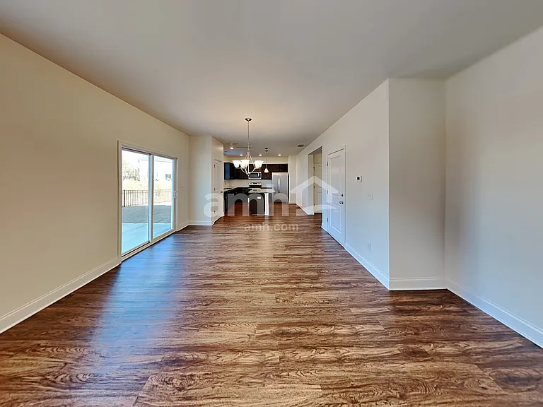 320 Bourne St — Photo 8