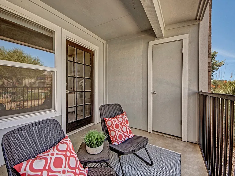 Cypress Pointe — Photo 17