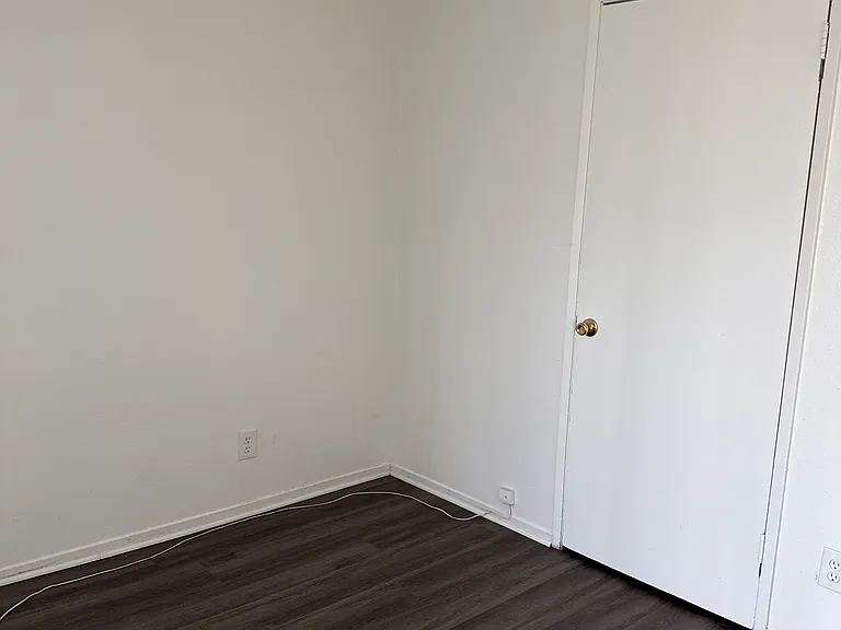 14133 Lemoli Ave #6 — Photo 7