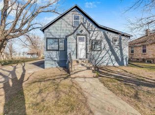 104 N Dewald St, Freeman, SD 57029