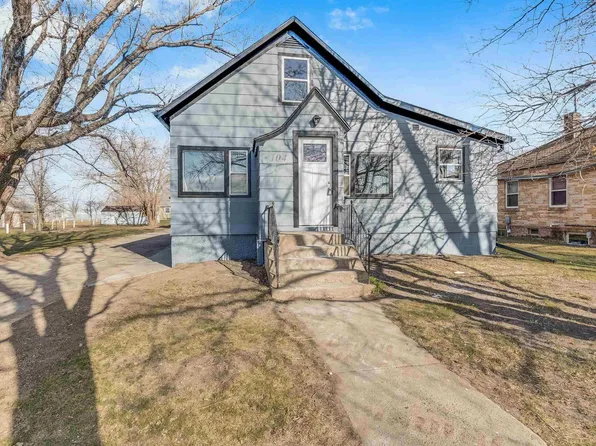 104 N Dewald St, Freeman, SD 57029