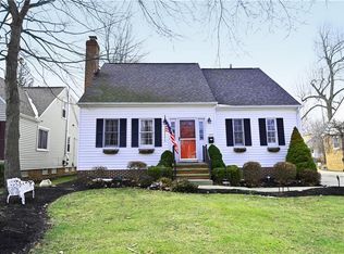 572 Columbia Rd, Bay Village, OH 44140