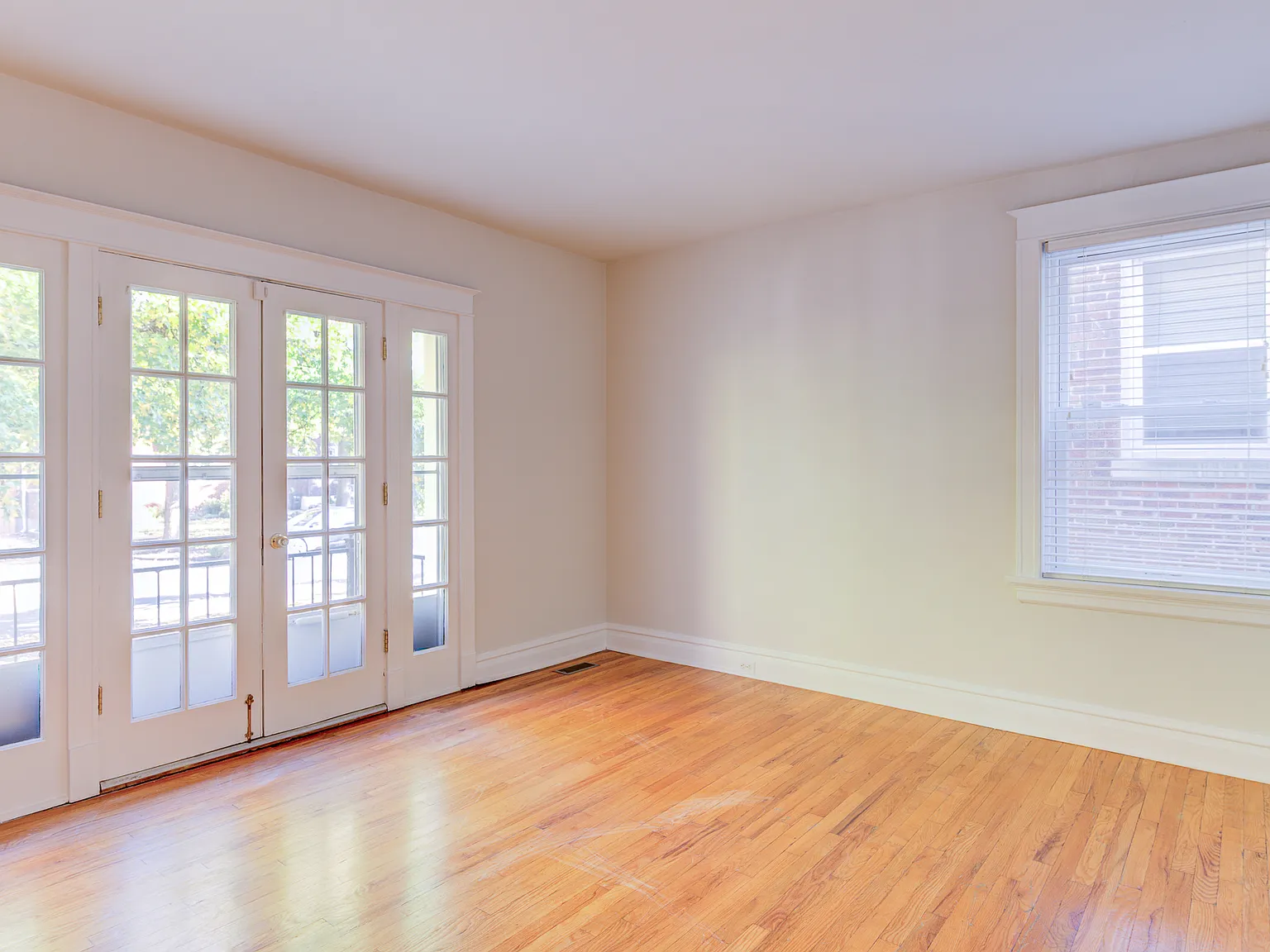 2 bed, 1000 sqft, $1,695 — Photo 2