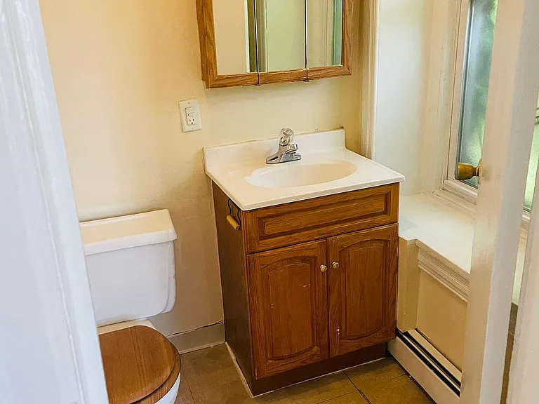 139 Rochelle Ave #2FM — Photo 9