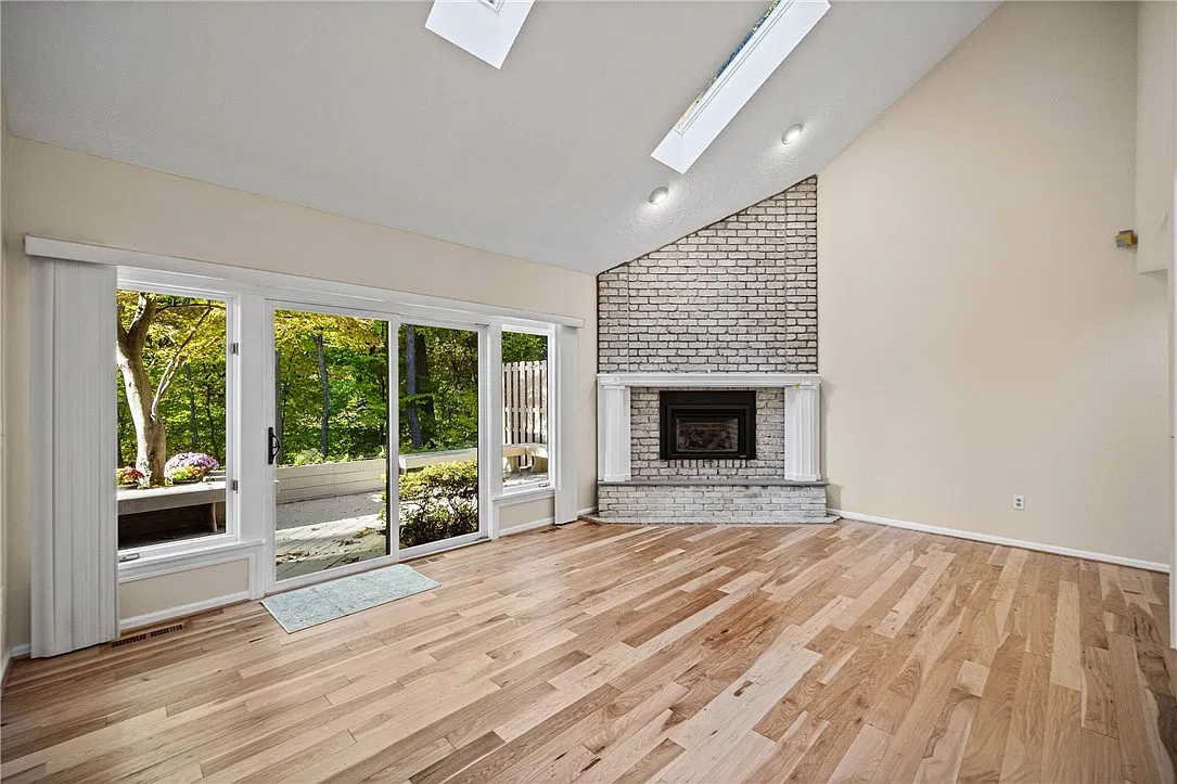 2 bed, 3.0 bath, 1945 sqft, $3,260 — Photo 4