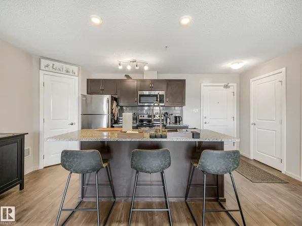 7711 71st St NW #313, Edmonton, AB T6B 3W3