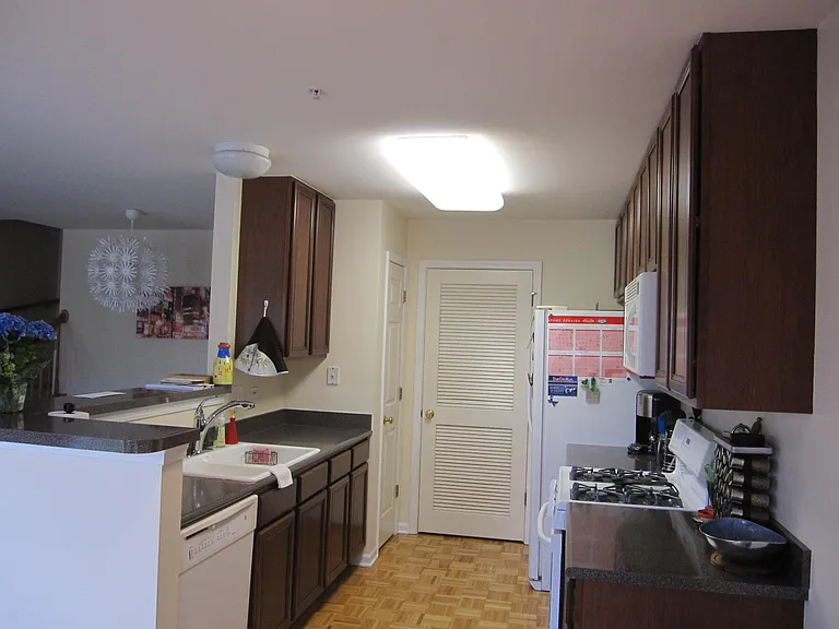 2349 Crydon Pl #19G2 — Photo 5