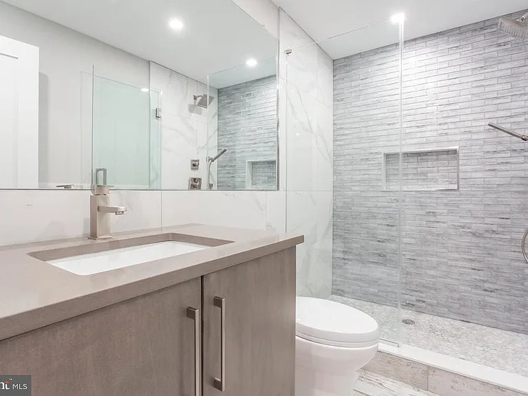 1619 Bainbridge St #1 — Photo 9