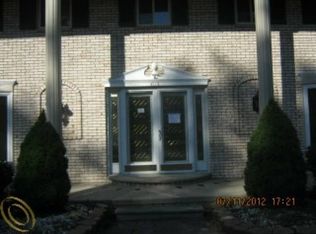 4115 Newland Dr E, West Bloomfield, MI 48323