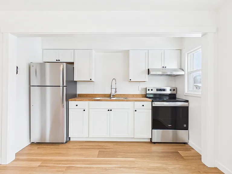 926 Gilmore St #B — Photo 6