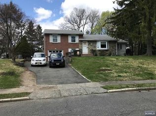 31 Perrin Dr, Wayne, NJ