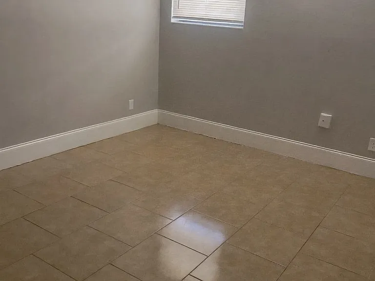 1079 Saint Clair St #6 — Photo 7