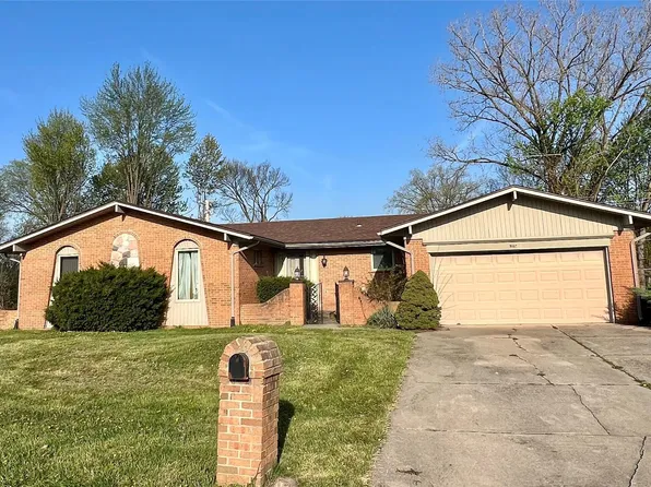 37115 Pocahontas Dr, Clinton Township, MI 48036