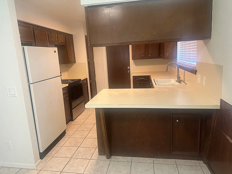 2502 La Rochelle Dr — Photo 2