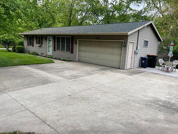 2nd image of 1323 Floral St