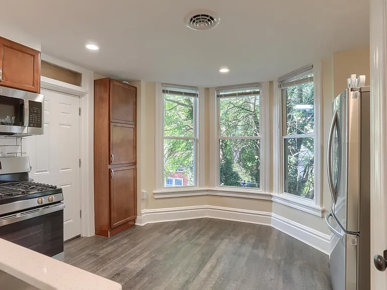 1526 Green St #2 — Photo 4