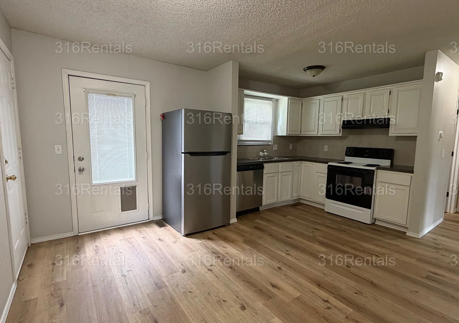501 W Clark Ave — Photo 4