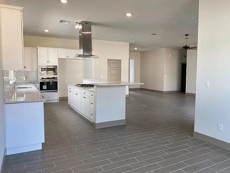 2467 Valverde Dr — Photo 15