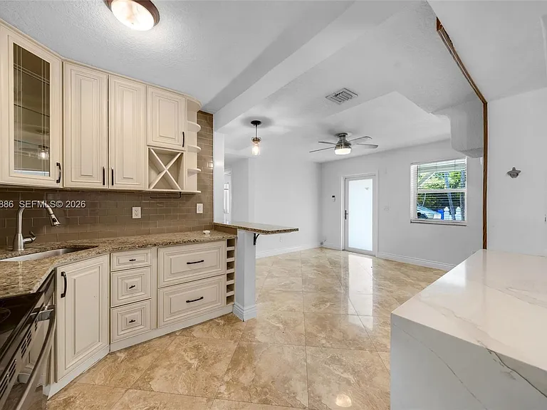 1837 NE 48th Ct — Photo 11