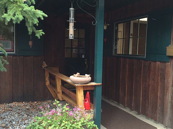 Covered front entry w/ bench