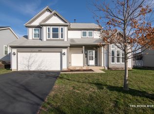 365 Meadow Lakes Blvd, Aurora, IL