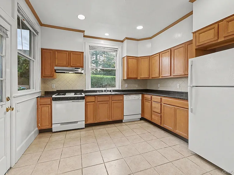 242 Mayflower Ave #1 — Photo 3