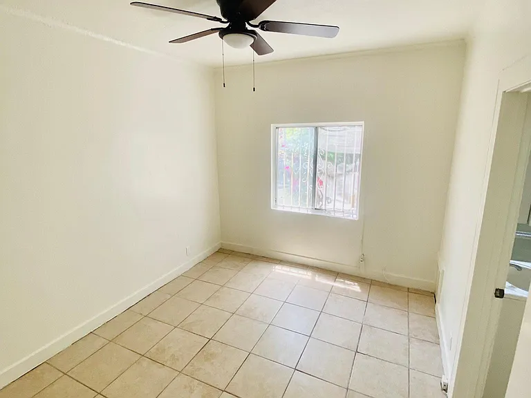 7406 S Figueroa St — Photo 5