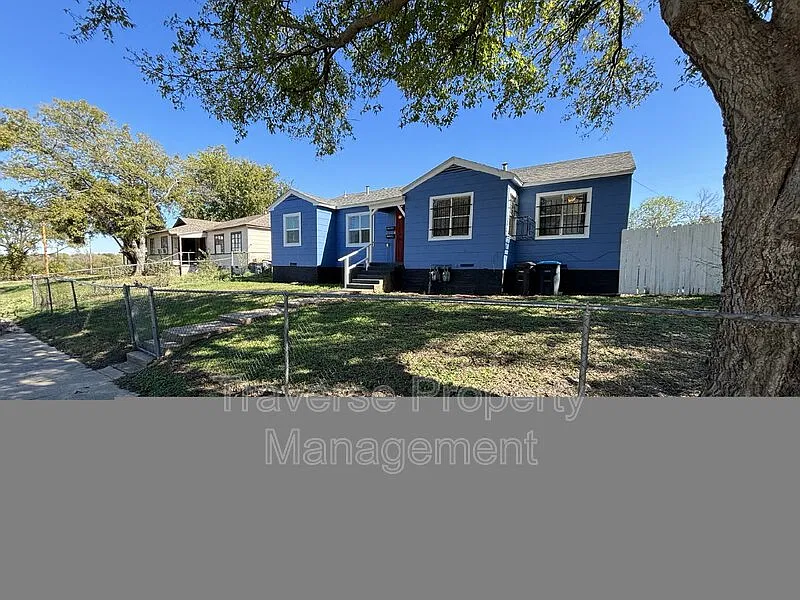 2 bed, 1.0 bath, 750 sqft, $1,195 — Photo 3
