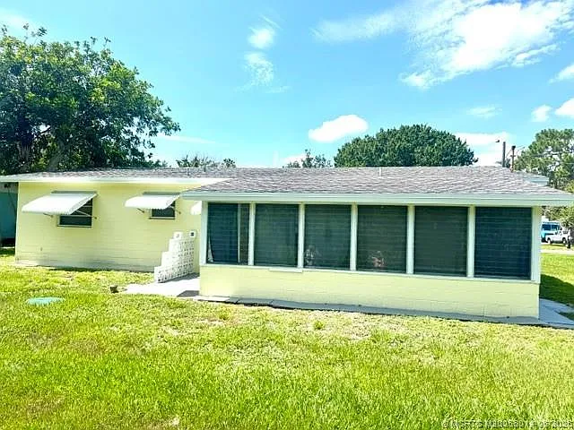 2 bed, 1.0 bath, 924 sqft, $2,400 — Photo 3
