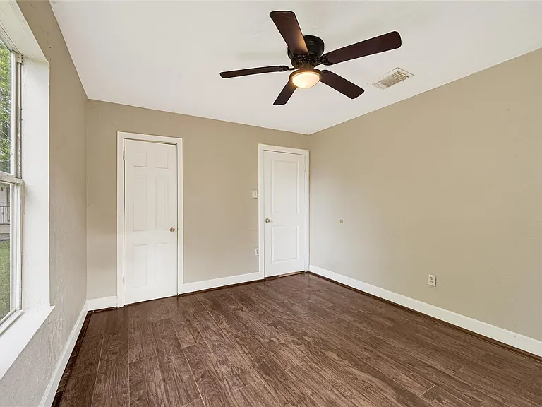 7526 Bywood St — Photo 15