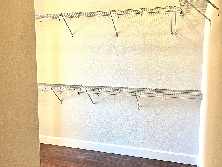105 Farnham Ln — Photo 20