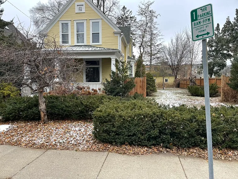 621 Erie St SE #1 — Photo 1