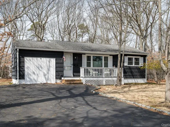 18 Maple Avenue, Bellport, NY 11713