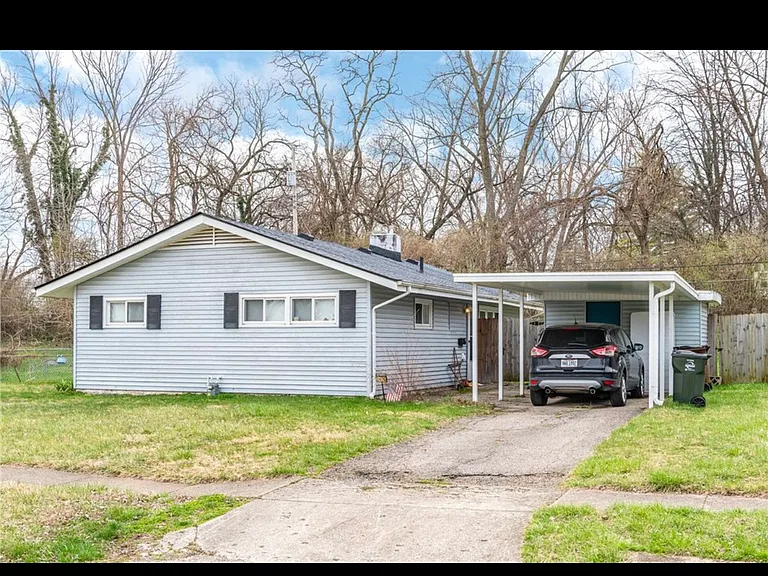 2400 Longview Ave — Photo 1