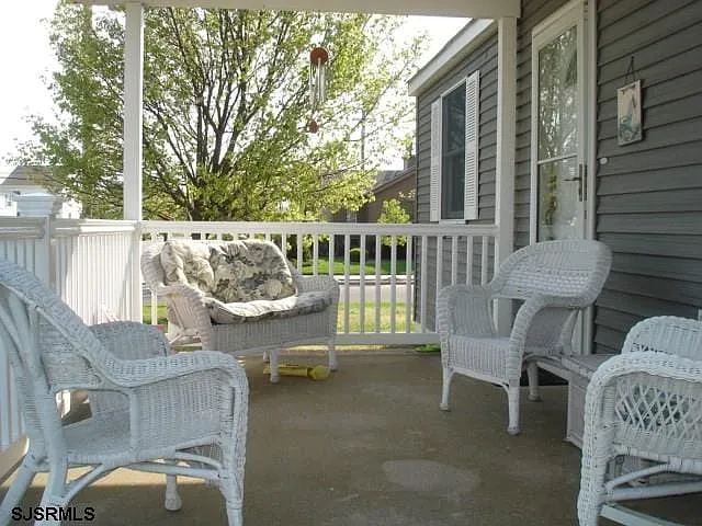 209 N Rosborough Ave — Photo 14
