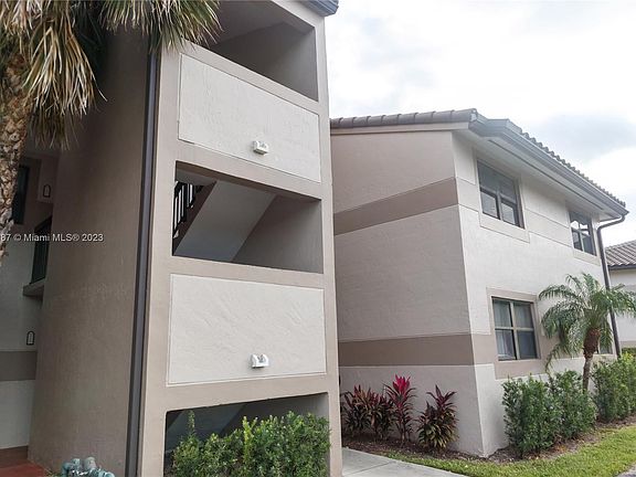 4th image of 9785 Nob Hill Ct Unit 9785